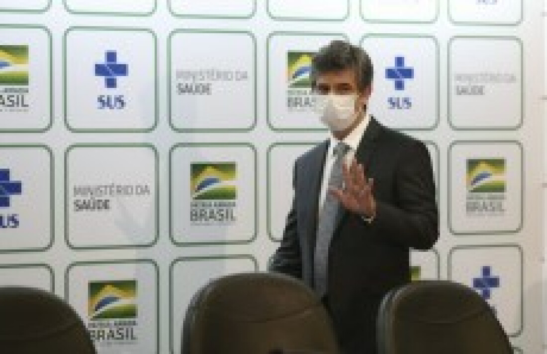 Teich se demite da Saúde e expõe governo em crise