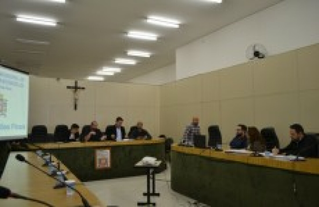 Vereadores debatem adoção do Refis