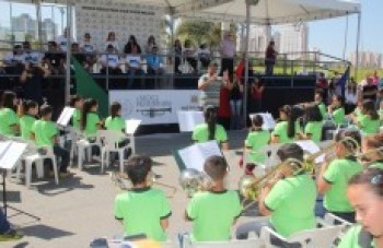 Mogi FestConfaban atrai dezenas de pessoas para a Avenida Cívica