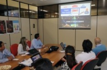 Melo faz visita à empresa Bimbo