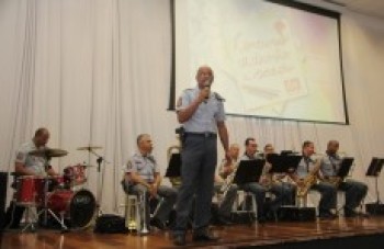 "Música na Escola" integra os policiais ao universo estudantil