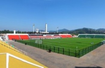 Estádio vira retaguarda para atender óbitos domiciliares