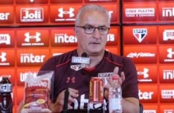 Dorival faz mistério para jogo contra rival traiçoeiro de hoje