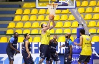 Mogi/Helbor enfrenta o Osasco às 19h no Hugão