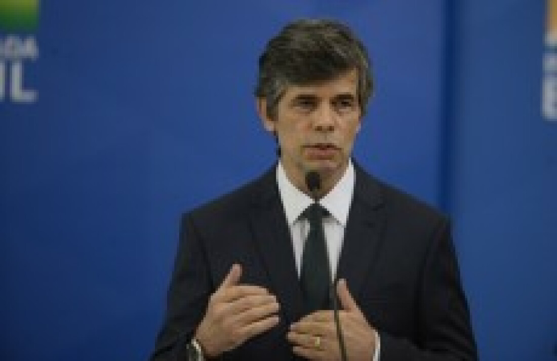 País tem recorde de óbitos e Teich já admite lockdown