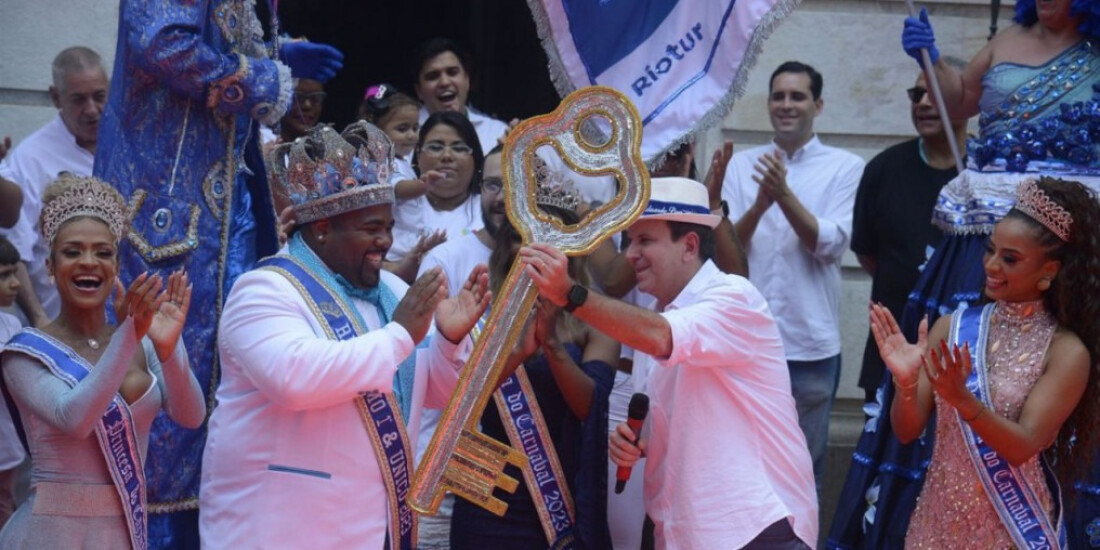 Rei Momo declara oficialmente aberto o carnaval do Rio
