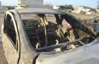 Eletricista tem carro incendiado
