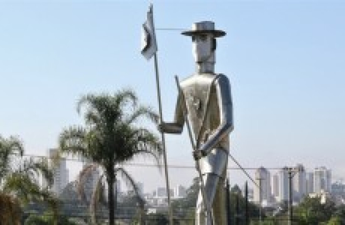 Monumento recebe máscara de proteção