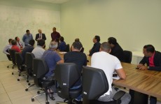 Vereadores recebem motoristas do Uber