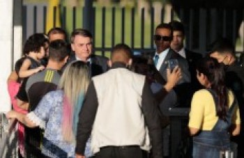 Bolsonaro diz que Estados não 'achataram a curva'