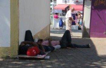 Moradores de rua causam transtornos pelas ruas de Poá