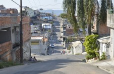 Assaltantes roubam casa na Vila Oliveira