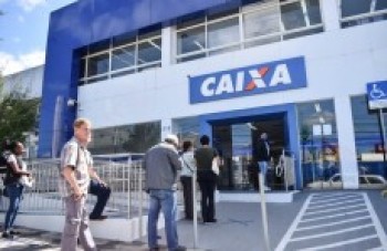 Caixa inicia liberação dos saques de R$ 600