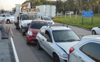 Engavetamento deixa três feridos em Suzano