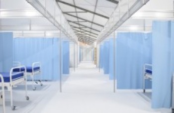 Médicos e enfermeiros começam a ocupar hospital de campanha