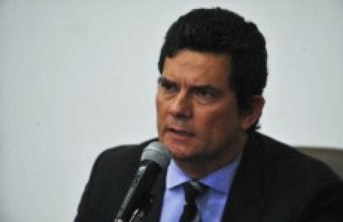 Moro entrega cargo e critica o governo