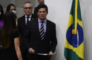 Saída de Moro repercute no mundo