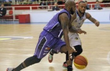 Com Larry, Mogi enfrenta o Paulistano