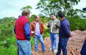 GCM flagra despejo irregular de entulho