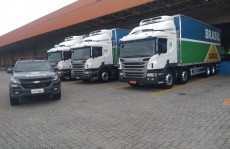 Carga com 575 mil testes chega a São Paulo durante madrugada