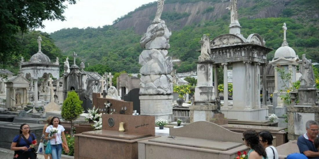 Número de mortes aumenta e de nascimentos cai em 2021 no país