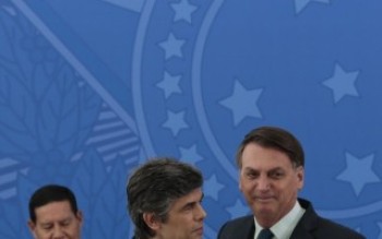 Nelson Teich toma posse na Saúde