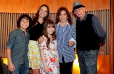 Iris Abravanel reúne o elenco