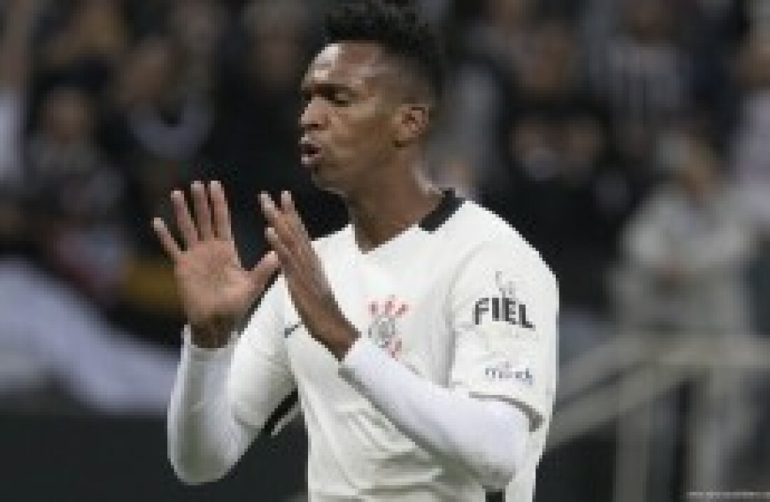 Filipe Luis é cortado e dará lugar a Jorge