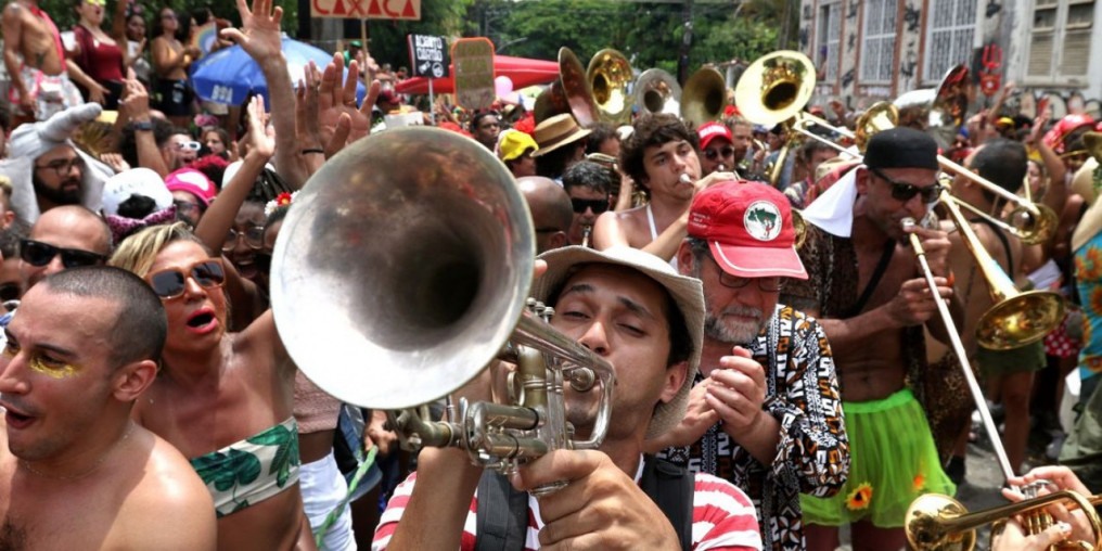 Carnaval: pessoas com sintomas respiratórios devem evitar aglomerações