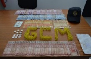 GCM prende suspeito de tráfico em Suzano