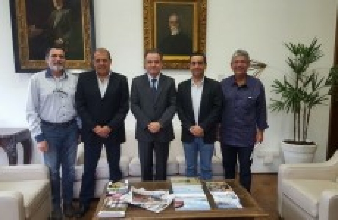 Prefeito de Arujá apresenta demandas para a Casa Civil
