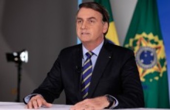 Presidente Bolsonaro vai à TV e defende uso da cloroquina