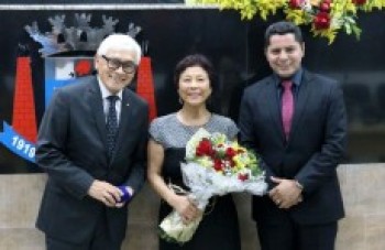 Carlos Watanabe recebe medalha "Antonio Marques Figueira"