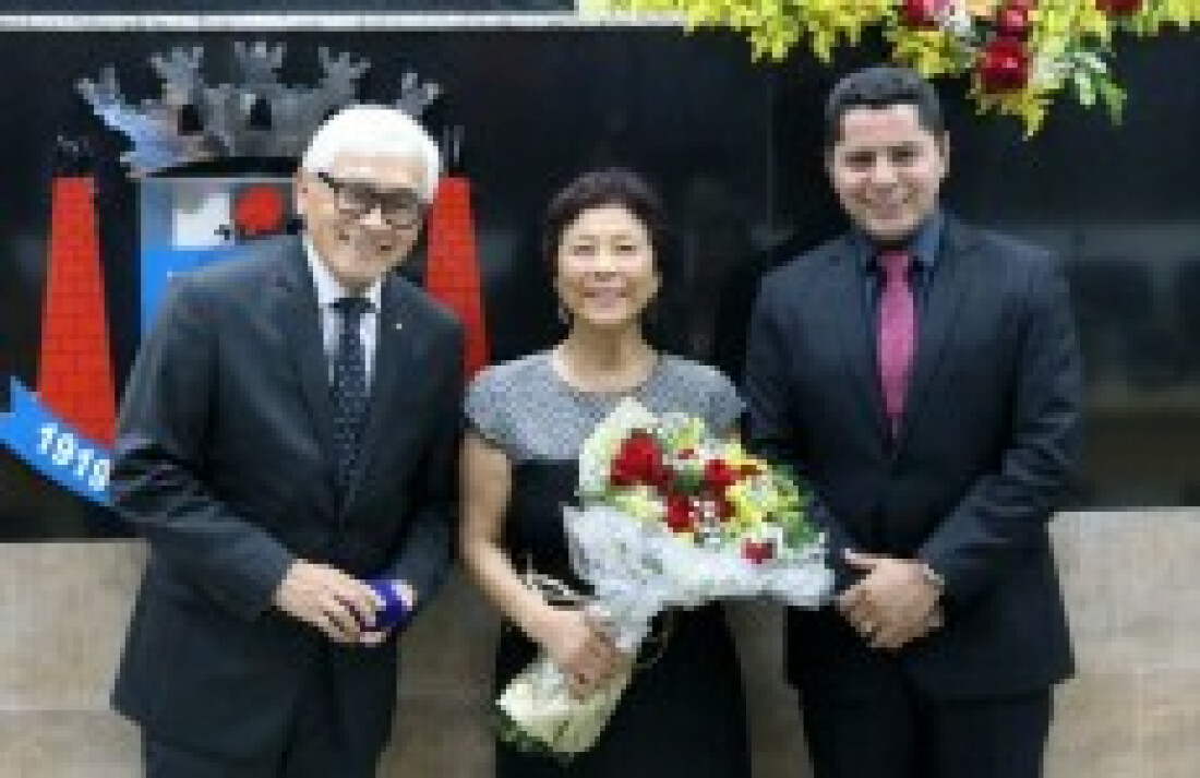 Carlos Watanabe recebe medalha "Antonio Marques Figueira"