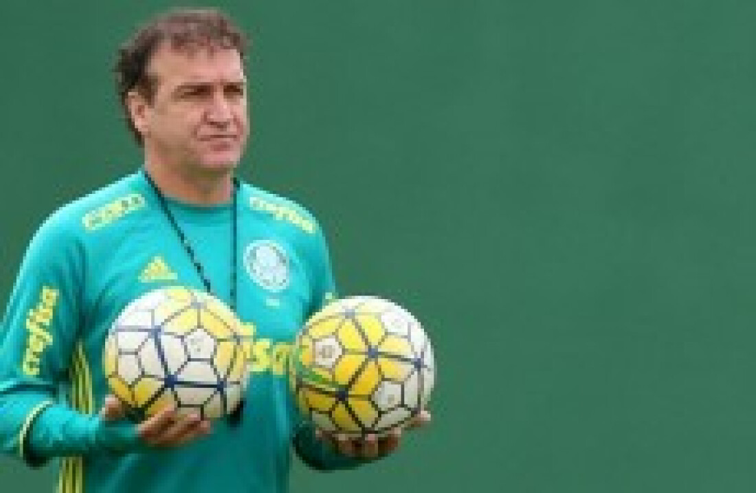 Palmeiras treina com todo o elenco