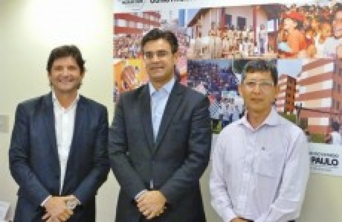 Mamoru cobra do Estado mais investimentos em habitação