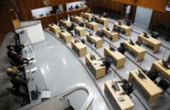 Estudantes debatem o tema democracia com Legislativo