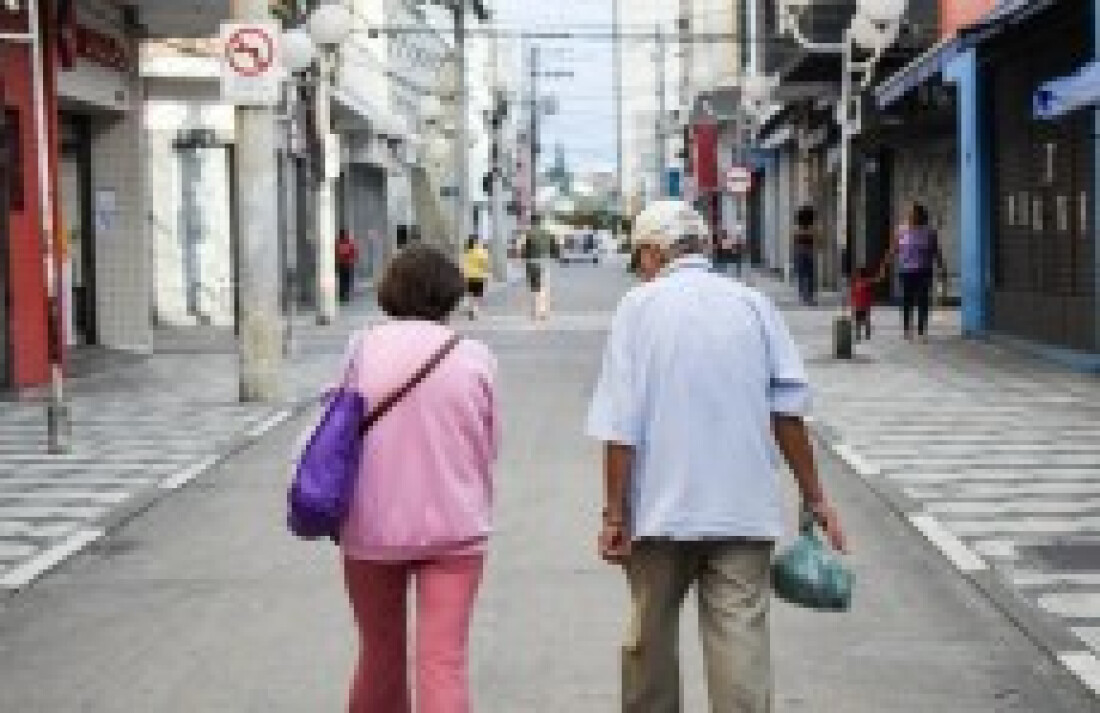 Aglomerações e cultos continuam na quarentena