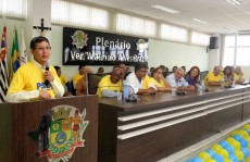 Mamoru é reeleito presidente do PSDB