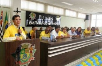 Mamoru é reeleito presidente do PSDB