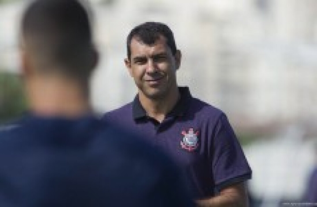 Corinthians enfrenta Coritiba hoje para sustentar folga na liderança