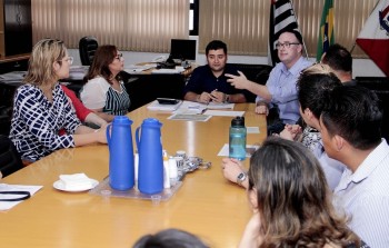 Ashiuchi recebe 20 novos médicos