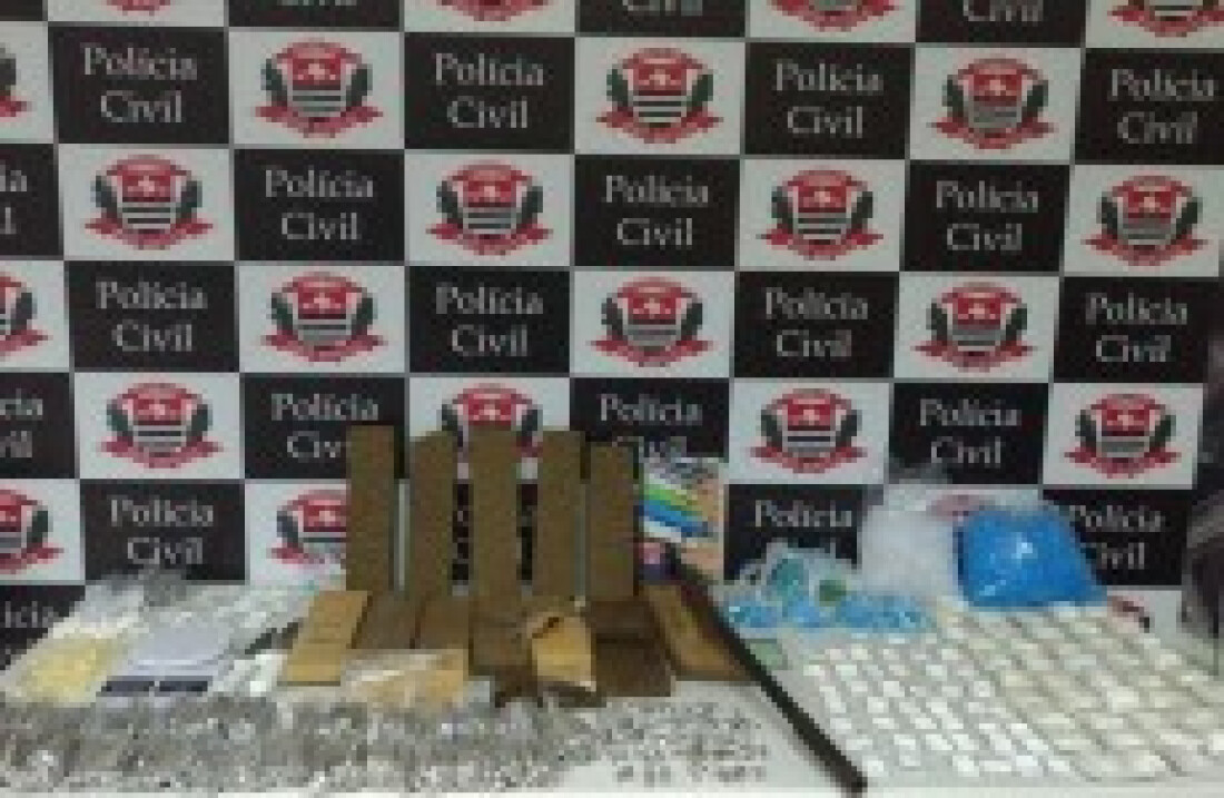 Dise apreende 11 kg de drogas em Ferraz