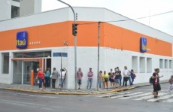 Sindicato pede fechamento de agências