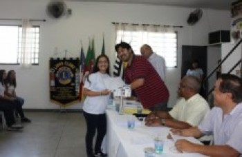 'Emprega Mogi' entrega certificado para alunos