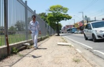 Calçada da Prudente de Moraes segue sem piso