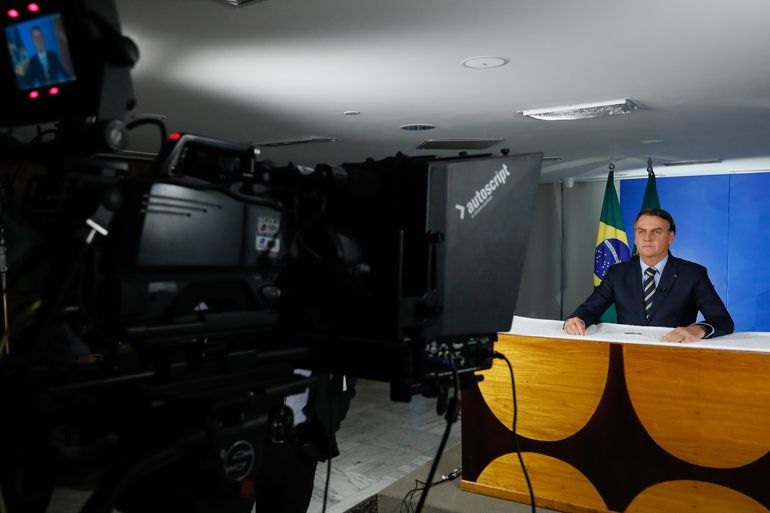Bolsonaro contraria a OMS e critica fechamento do comércio