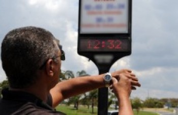 Horário de verão pode ser revisto em 2018