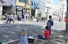 Busca por medicamentos gera filas