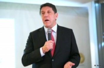 David Uip testa positivo e governador faz exame